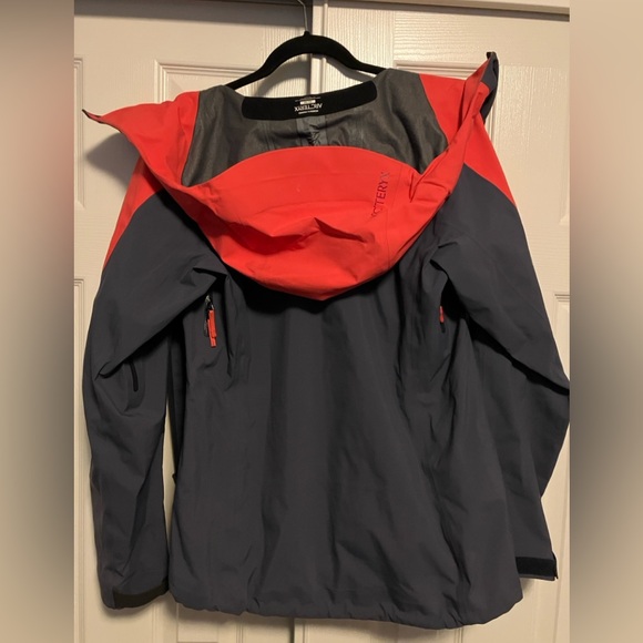 Arc’teryx Sentinal Jacket - Women’s Medium - Picture 4 of 4